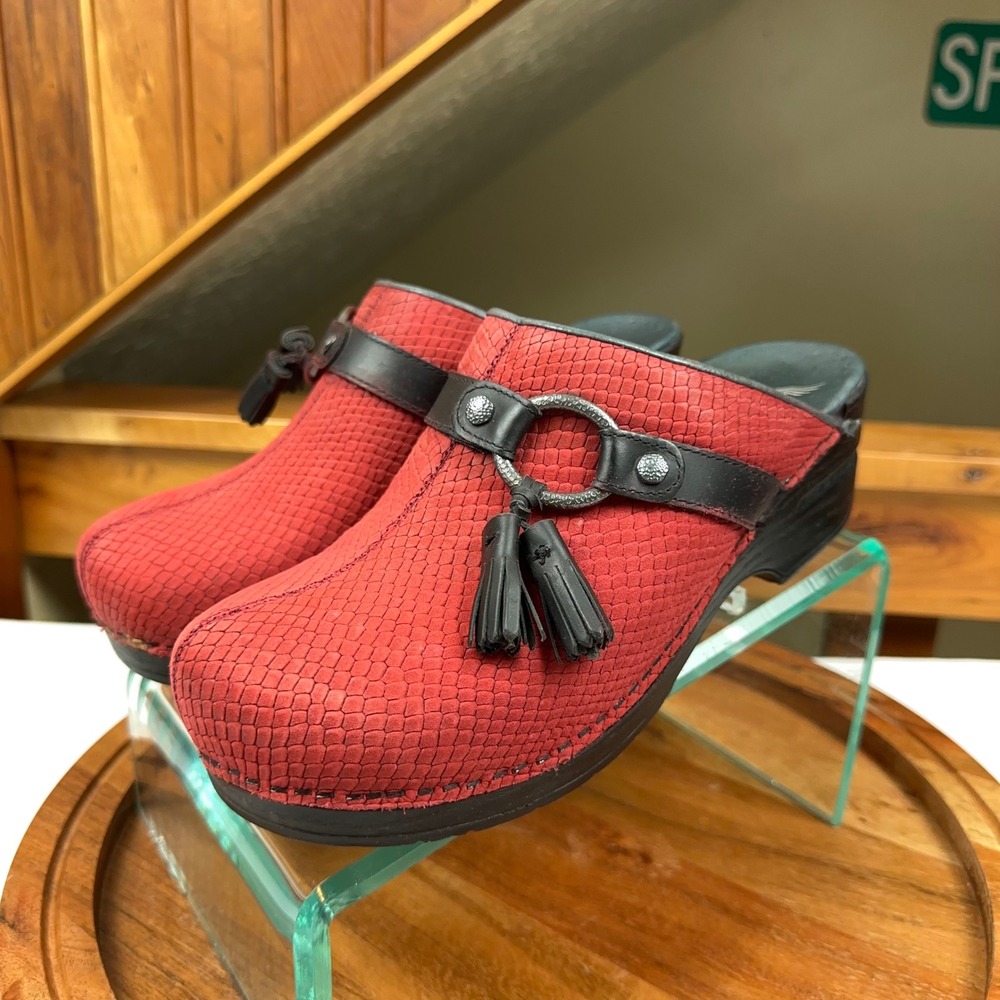 Dansko Red Snake Embossed Leather Tassel Clogs Mules Size 40 174250202
